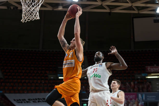 并附加一年 并附加一年